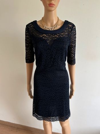 Robe bleue marine en dentelle Formul taille 40 jamais portée