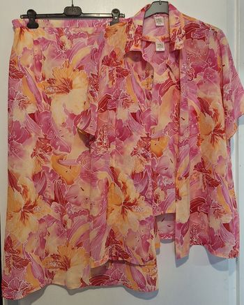 Ensemble chemise, débardeur et jupe rose/orange