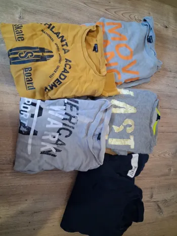 Lot pull kiabi taille 12ans