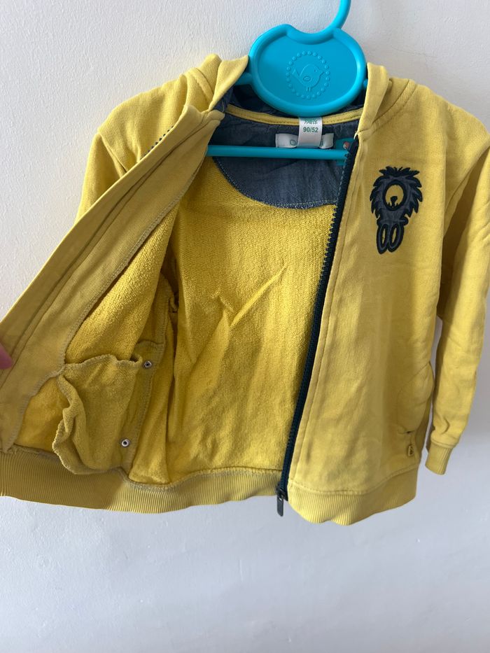 Gilet à capuche jaune - photo numéro 7
