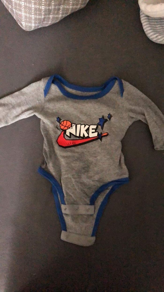 Bodies nike