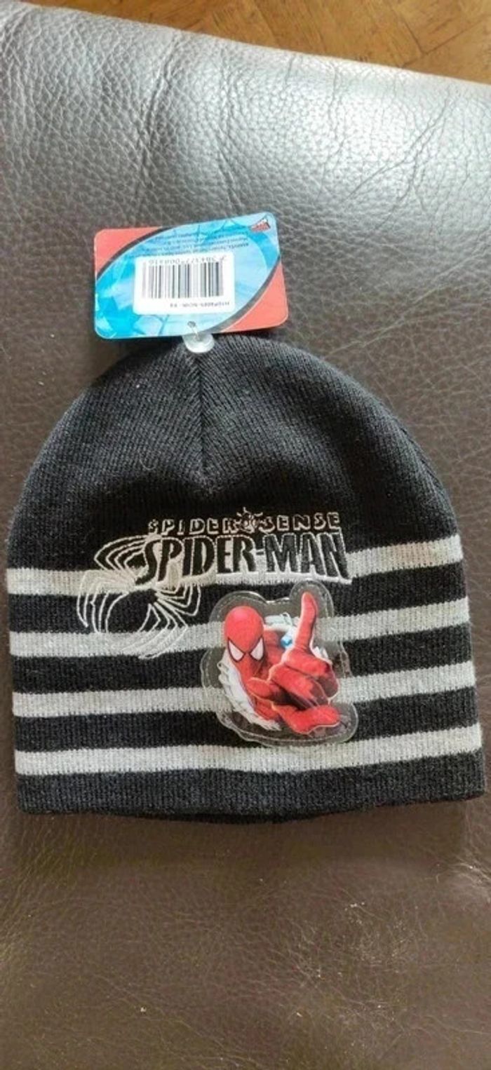Neuf Bonnet Spiderman noir rayé gris taille 54