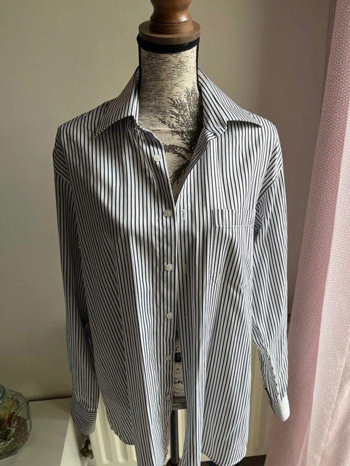 Chemise bleue et blanche