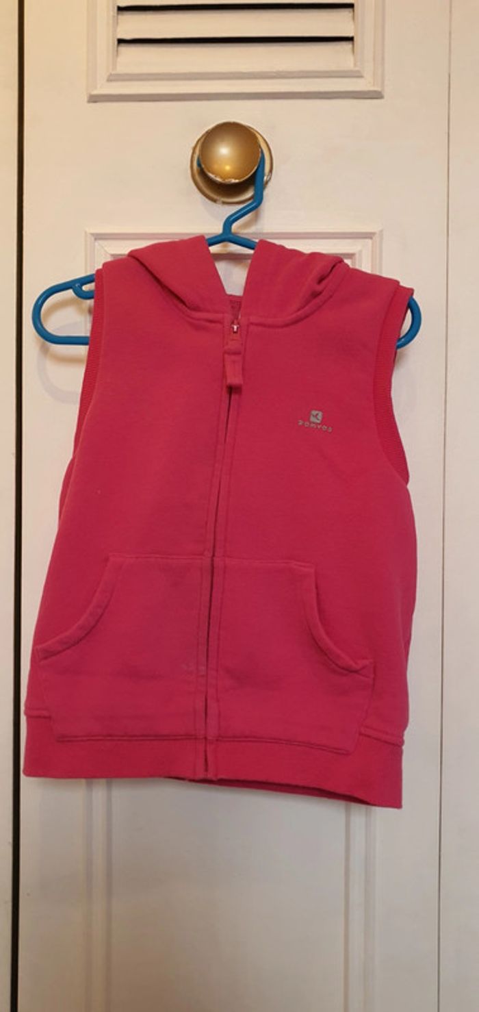 Gilet sans manche capuche