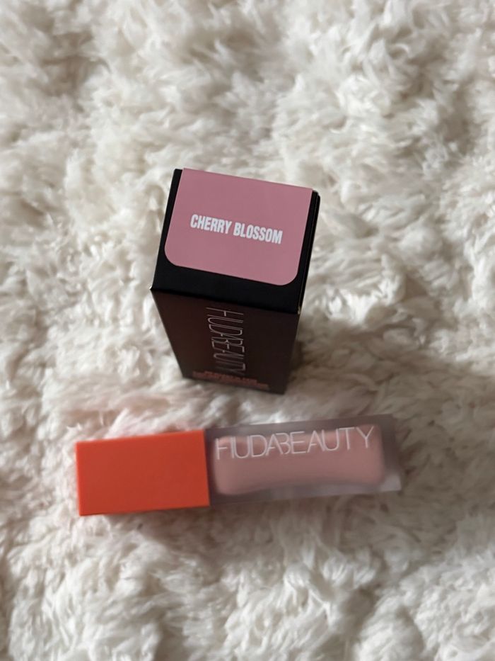 Lot de 12 : Correcteur et anti cerne Huda Beauty - photo numéro 4