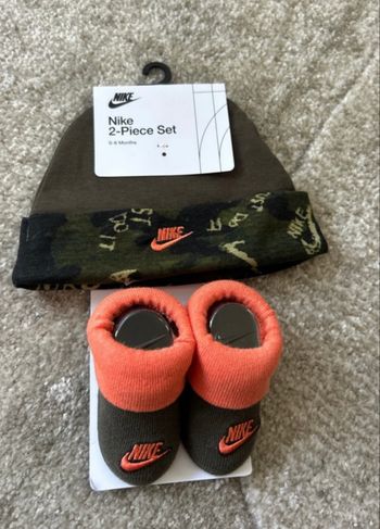 Set bonnet chausson Nike neuf 0-6 mois