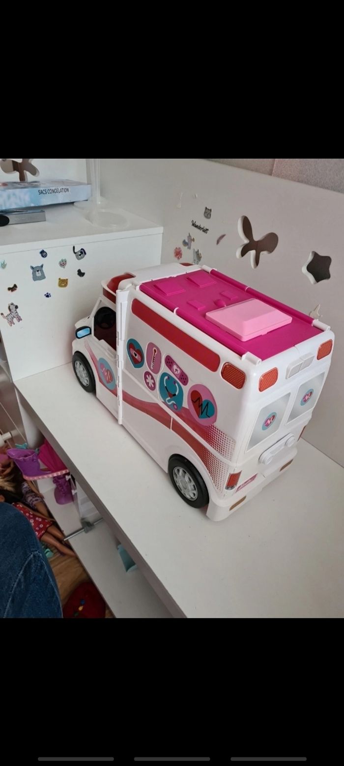 Ambulance Barbie - photo numéro 10