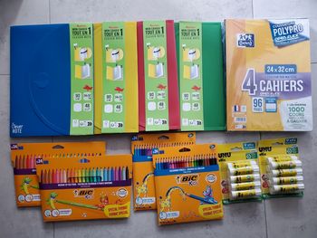 Lot fournitures scolaires Neuve