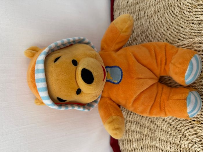 Peluche Disney en pyjama winnie