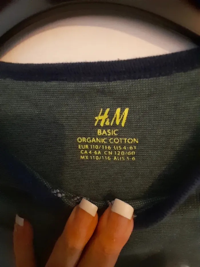 Tee-shirt, couleur kaki/bleu marine, Marque H&M, taille 4/6ans - 110/116cm manches longues - photo numéro 3