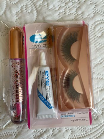 Faux cils + gloss + colle + goupillon marron