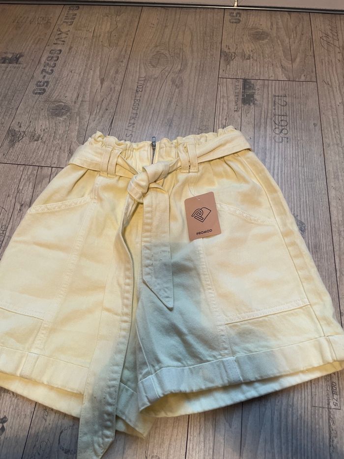 Shiort neuf promod jaune