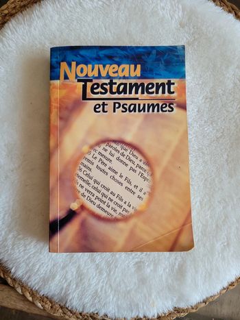 Nouveau testament et psaumes.