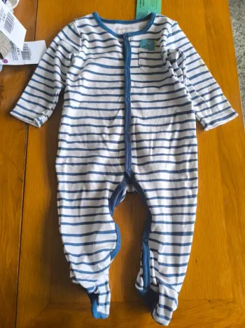 306590 pyjama blanc/bleu rayé garçon mois in extenso