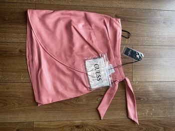 Jupe GUESS rose – Neuve avec étiquette
