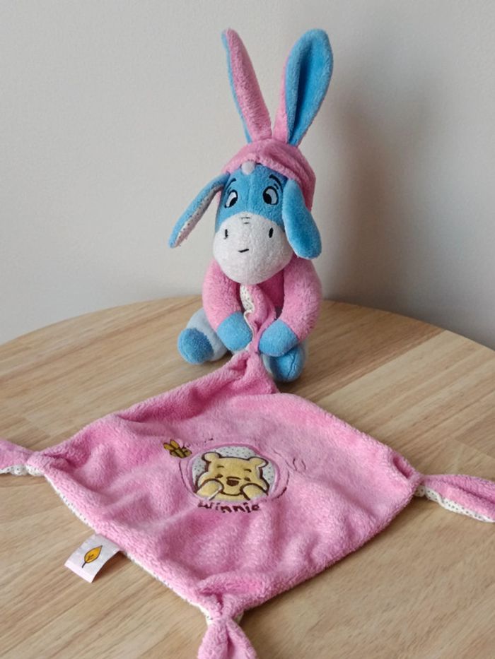 Doudou bourriquet Winnie bleu et rose