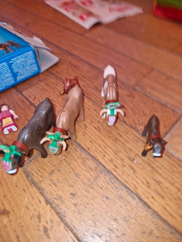 Playmobil 5425 - famille des montagnes avec vaches - photo numéro 4