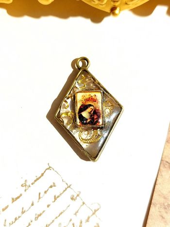 Magnifique pendentif médaille religieuse