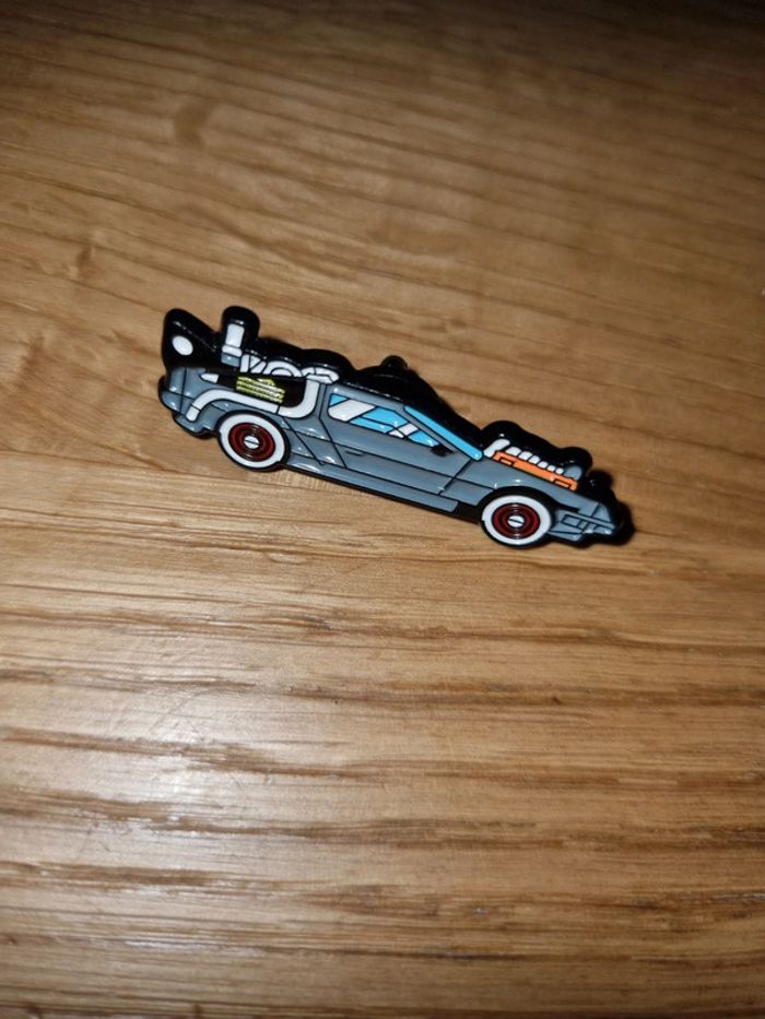 Broche retour vers le futur