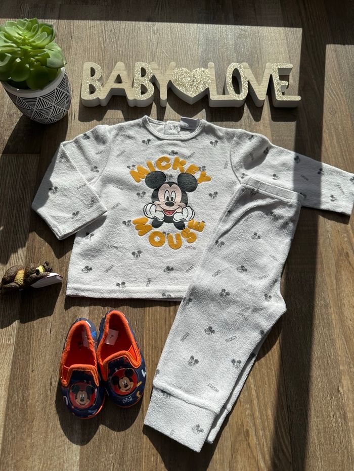- Pyjama Disney - 12 mois - bon état