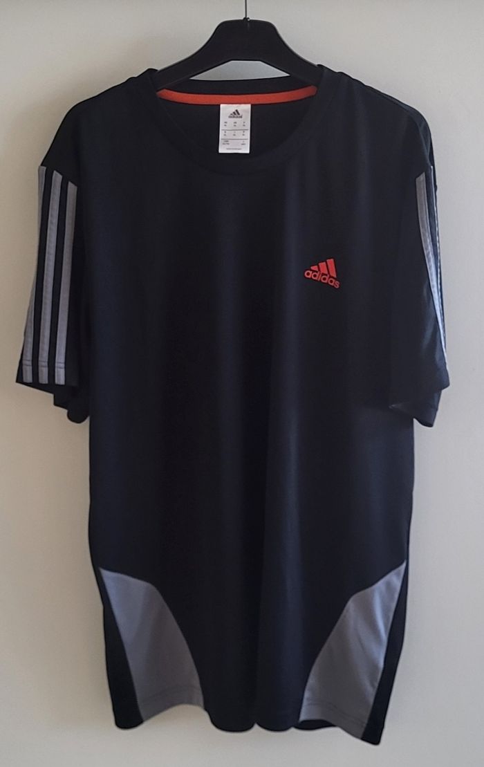 Adidas TShirt TXL/TFr42- Noir- Coupe Droite- 100%Polyester en TBE - photo numéro 4