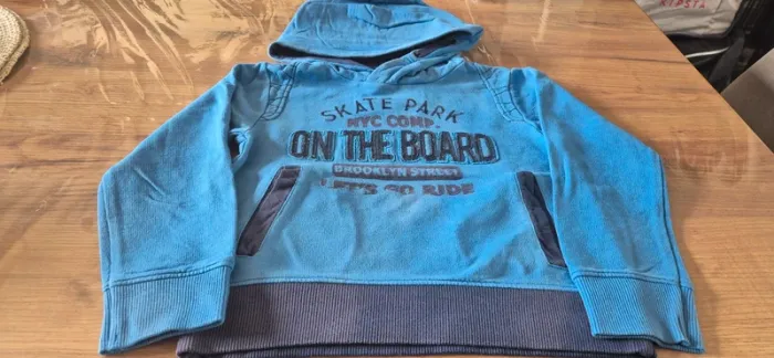 Sweat tissaia 6 ans