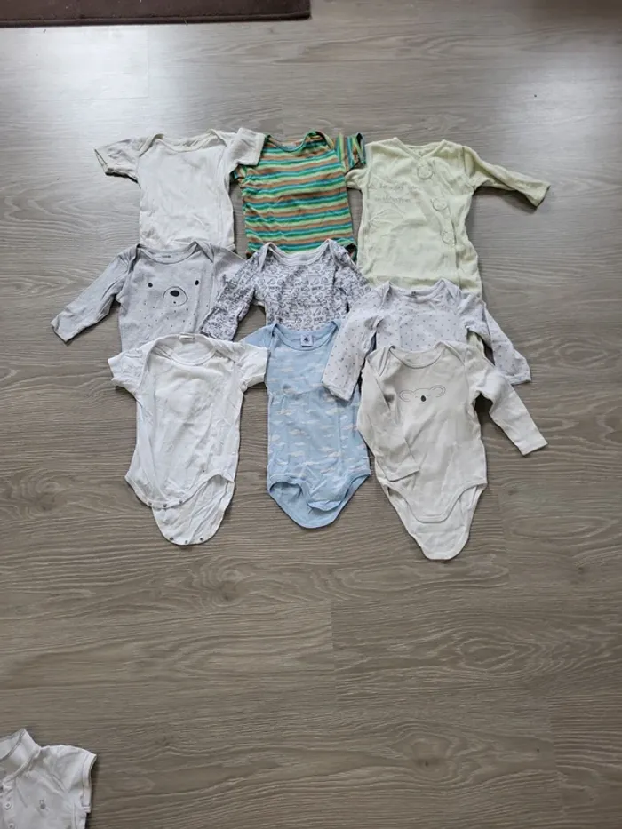 Lot vêtements 12 mois - photo numéro 2