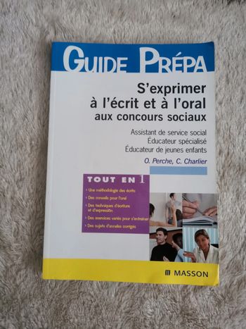Livre  s'exprimer à l'écrit et l'oral aux concours sociaux