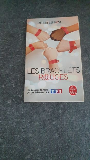 Les bracelets rouges