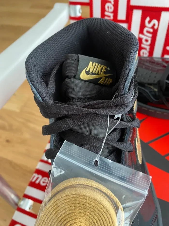 Jordan 1 retro high og black metallic gold - photo numéro 16