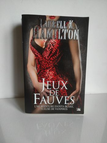 Livre grand format jeux de fauve tome 17 Anita Blake
