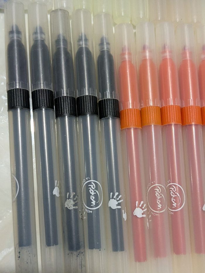 Lot de 62 feutres Pichon à pointe large. - photo numéro 7