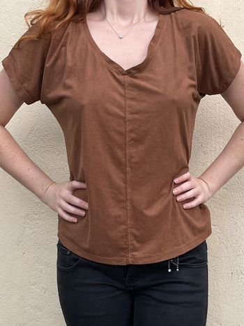 Haut manches courtes marron type velour