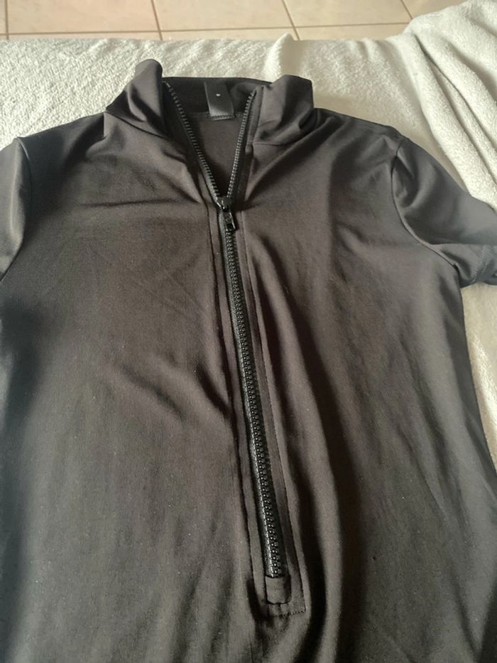 Robe noir moulante - photo numéro 2