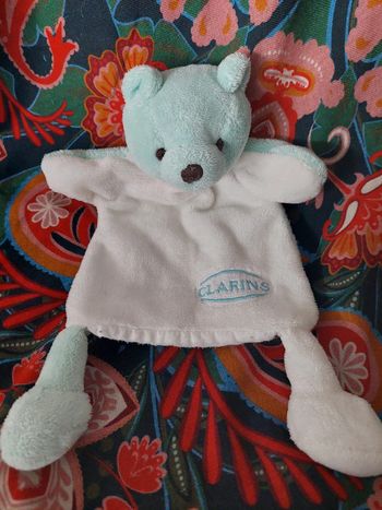 Clarins - doudou marionnette ourson