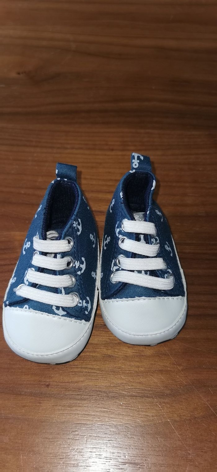 Converses bébé kiabi 3 mois neuves - photo numéro 2