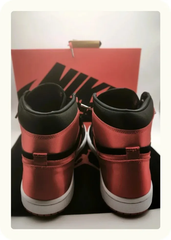 Baskets montantes Nike Jordan 1 retro hi og Taille 43 Neuves - photo numéro 6