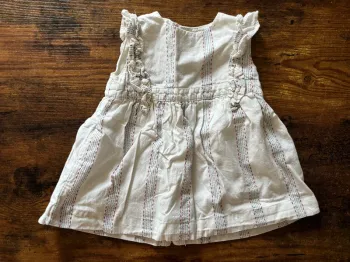 Robe sans manches à rayures fines