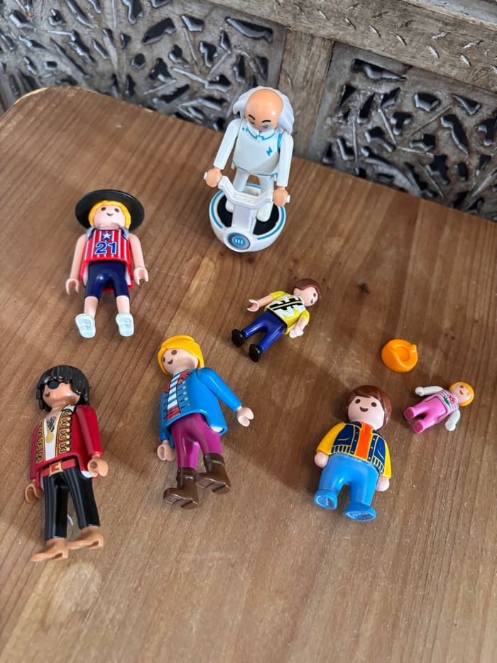 Lot  personnages playmobil