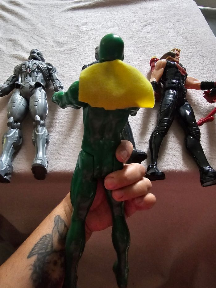 3 personnages jouets  - - photo numéro 3
