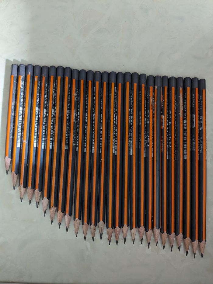 Lot de 26 crayons de papier Maped HB 2, ergonomiques, triangulaires. - photo numéro 3