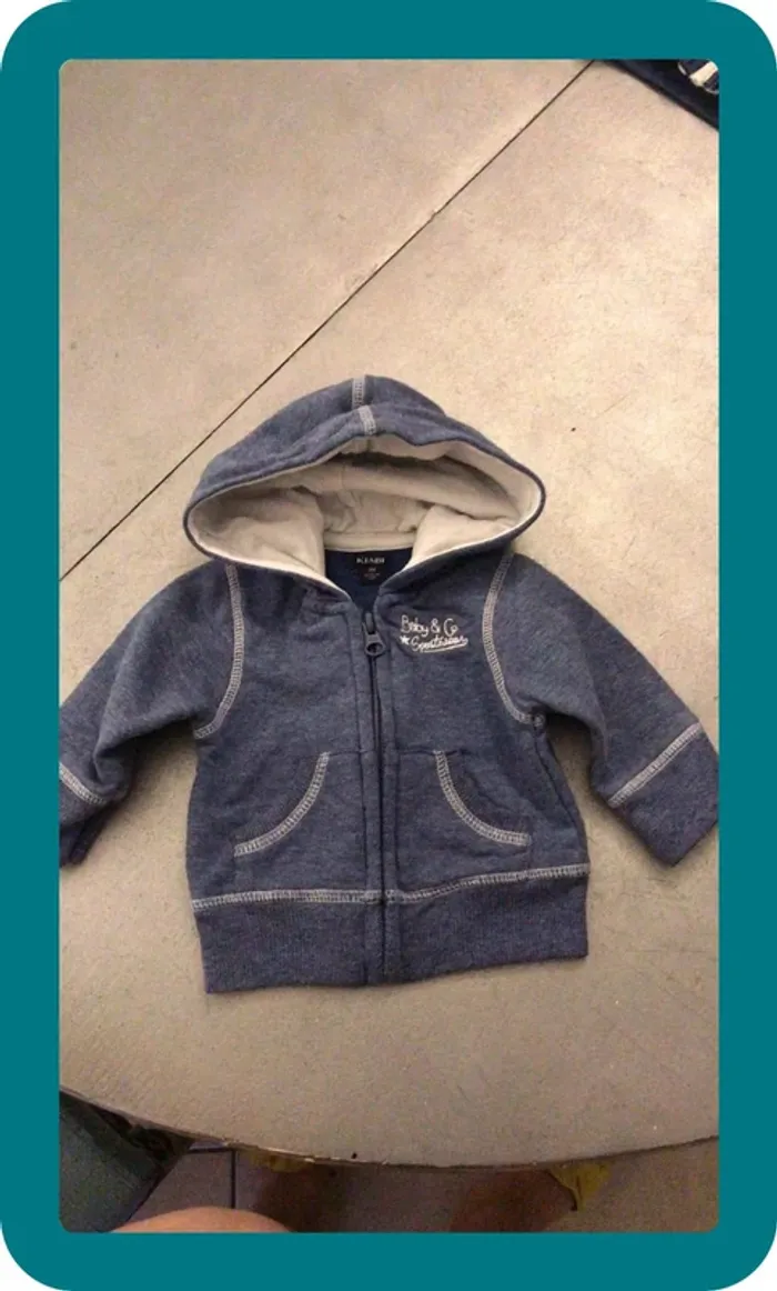 Sweat zippé a capuche