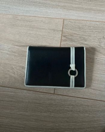 Portefeuille noir et crème