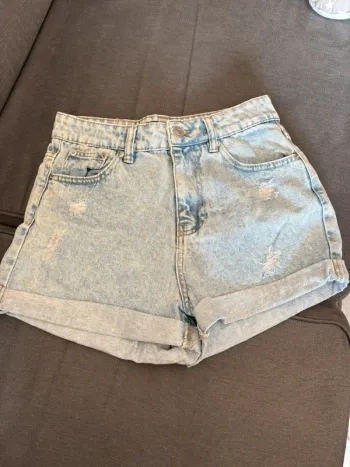 Short bleu