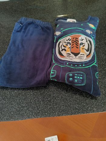 Ensemble de pyjamas catimini 6 ans 116 cm.