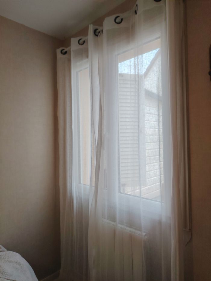 Paire de Voilages blanc avec anneaux chromés