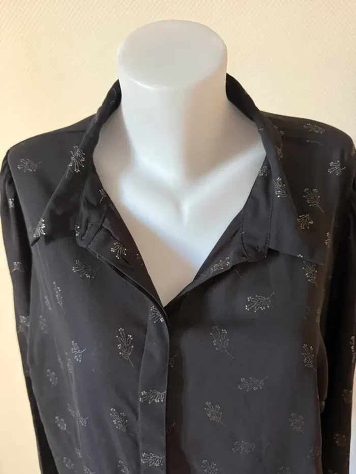 Blouse grande taille en très bon état taille 48 Kiabi noir - photo numéro 3
