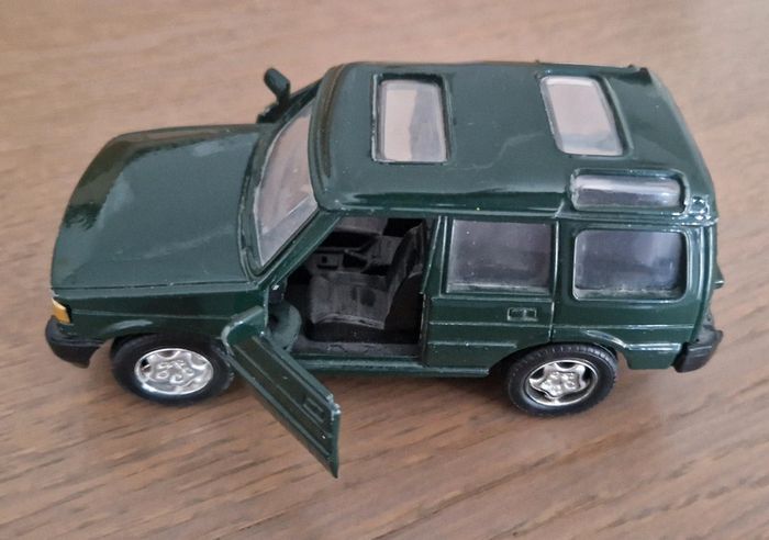 Voiture Land rover verte 1997 1/32 en très bon état