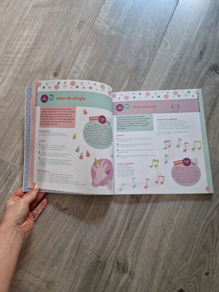 Livre activités eveil des tout petits TBE fleuris puériculture - photo numéro 2