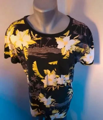 👕 T-shirt tropical noir à fleurs  – Style estival